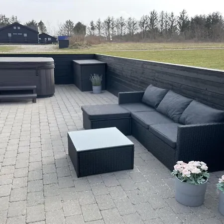 Dwerg - 1-5km From The Sea In Nw Jutland By Interhome *