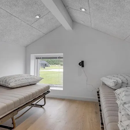 Dwerg - 1-5km From The Sea By Interhome