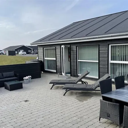 Dwerg - 1-5km From The Sea By Interhome